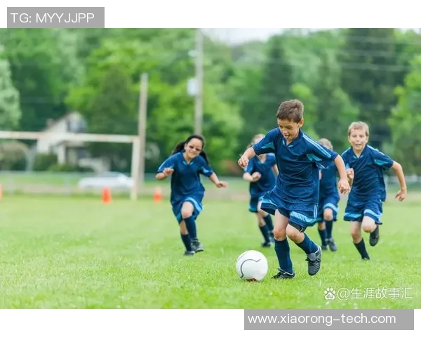 足球巨星传球广告新创意 传递梦想与激情共鸣