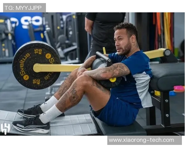 足球球星一天的生活轨迹 从晨跑到赛场背后的日常训练与备战揭秘 足球球星一天的生活轨迹 从晨跑到赛场背后的日常训练与备战揭秘